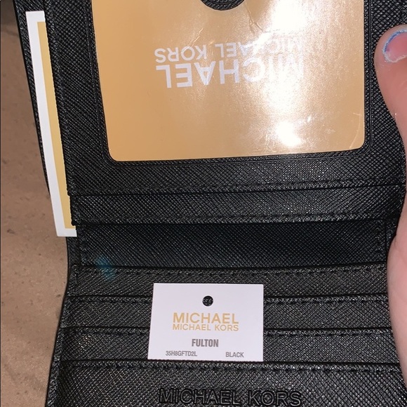 Michael kors wallet - Picture 2 of 8